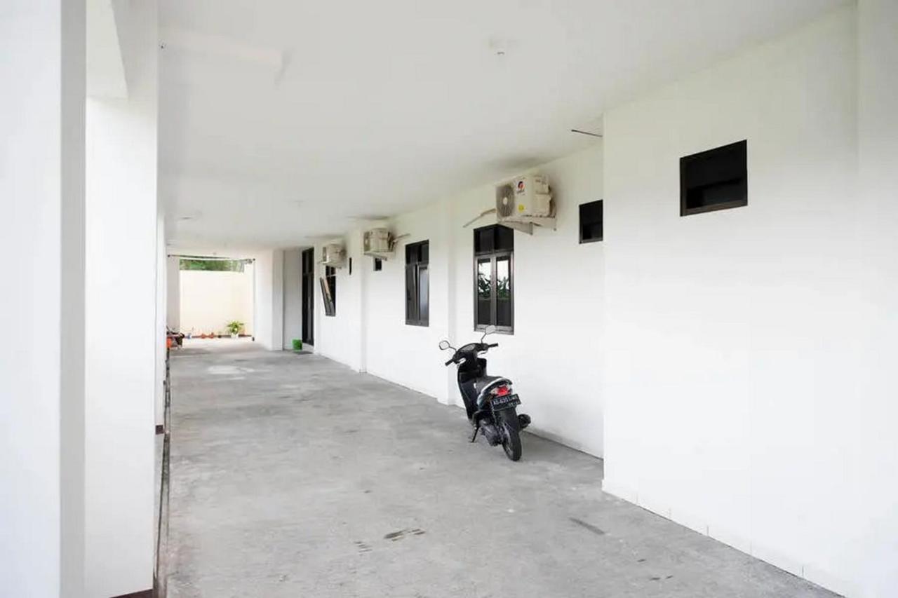 Reddoorz Syariah Near Universitas Jenderal Soedirman 2 Hotel Purwokerto Exterior photo